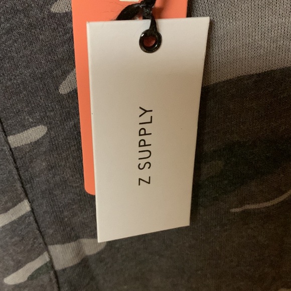 Z Supply Medium Casual Camo top new with tags - Picture 4 of 6